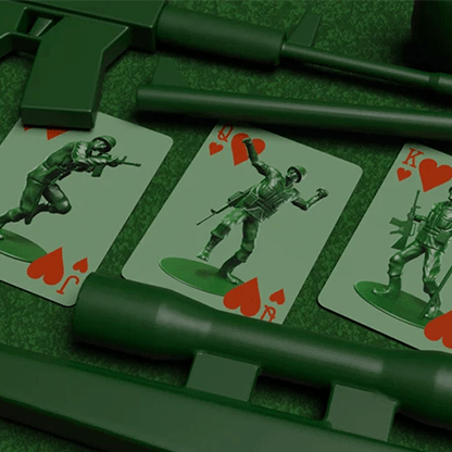 Army Men Playing Cards-Mike Guistolise-Deinparadies.ch