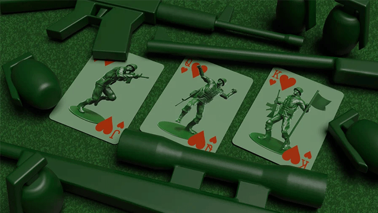 Army Men Playing Cards-Mike Guistolise-Deinparadies.ch