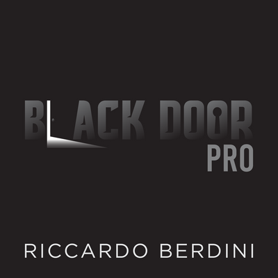 Black Door PRO Tyvek | Riccardo Berdini-Penguin Magic-Deinparadies.ch