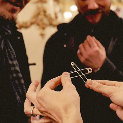 Non-Safety Pins | Juan Colàs-Ellusionist-Deinparadies.ch
