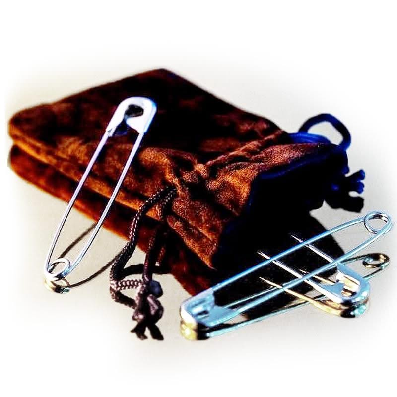 Non-Safety Pins | Juan Colàs-Ellusionist-Deinparadies.ch