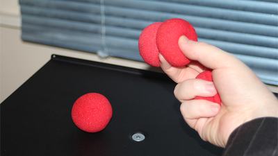 Royle's Comedy Cabaret Sponge Ball Routine by Jonathan Royle - Mixed Media Download Jonathan Royle bei Deinparadies.ch