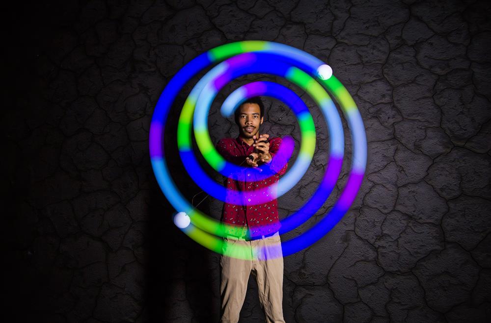 Leuchtpois mit LED Beleuchtung Juggle Dream bei Deinparadies.ch