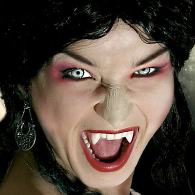 Ensemble de dents de vampire classique