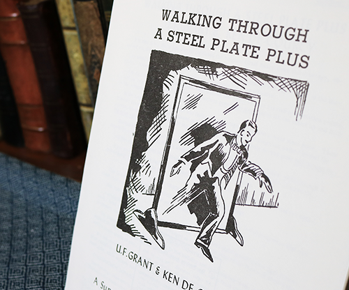 Walking Through a Steel Plate PLUS by U.F. Grant & Ken de Courcy Ed Meredith bei Deinparadies.ch
