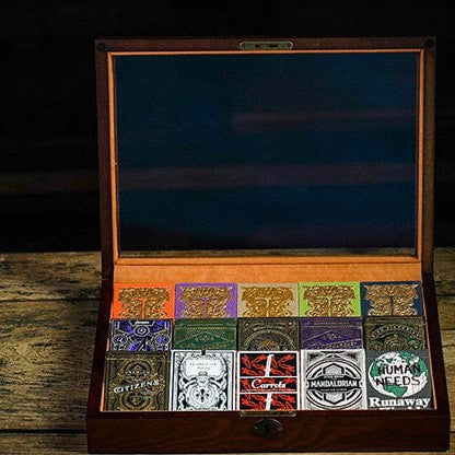 Holzdisplay Box für 15 Kartenspiele TCC Presents bei Deinparadies.ch