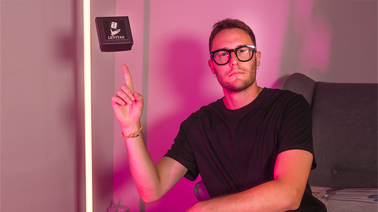 Levitas | Jack Nobile and Piero Puddu-Giacomo Nobile Prestigiatore-Deinparadies.ch