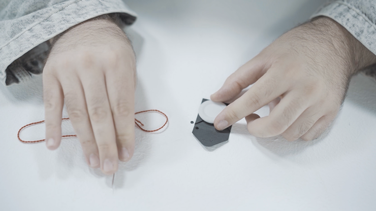 Paradox Button | Julio Montoro and Ultrabello-Julio Montoro-Deinparadies.ch