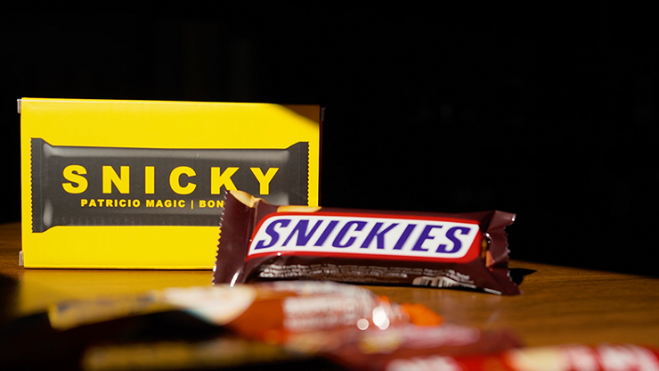SNICKY | Patricio, Bond Lee | Deinparadies.ch