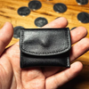 The Cowhide Coin Wallet - Schwarz - Bacon Magic