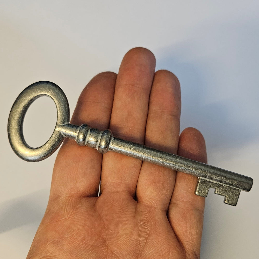 Agatha's Haunted Key