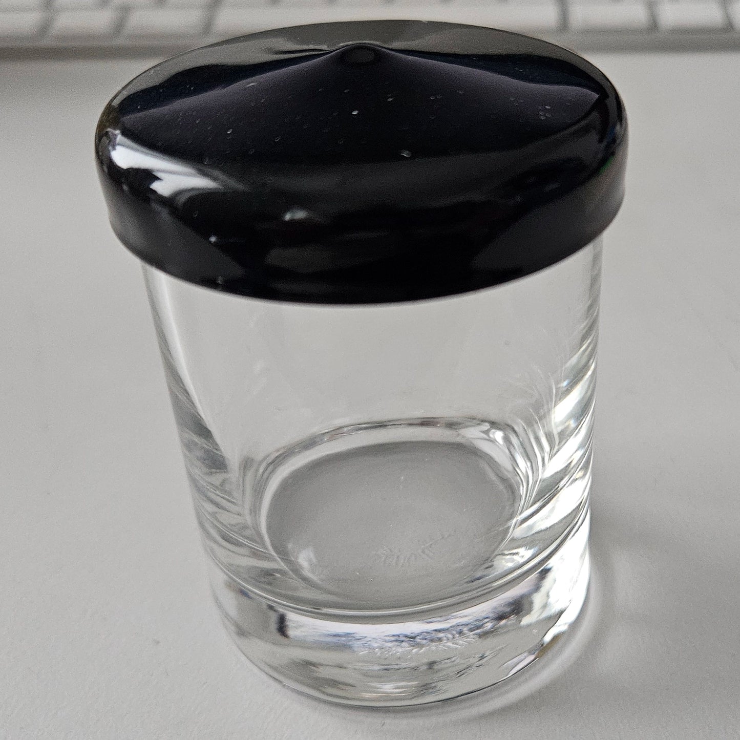 Schnapps glass closure