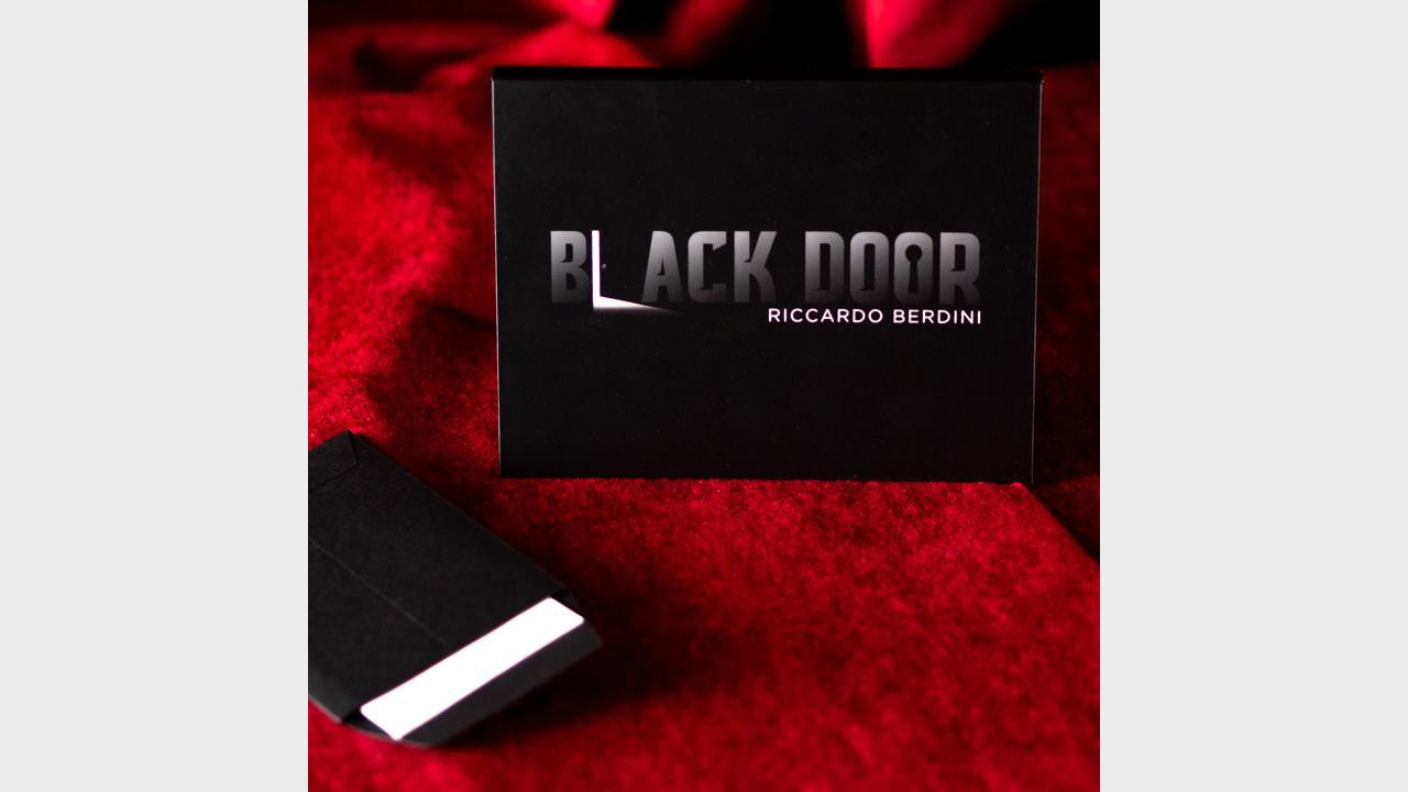 Black Door | Riccardo Berdini (2 Envelopes) Penguin Magic bei Deinparadies.ch