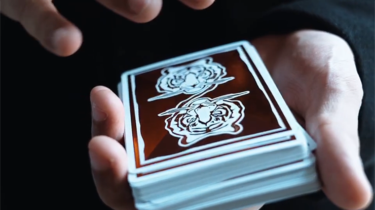 The Hidden King (Limited Copper)Luxury Edition Playing Cards by BOMBMAGIC Bomb Magic Studio bei Deinparadies.ch
