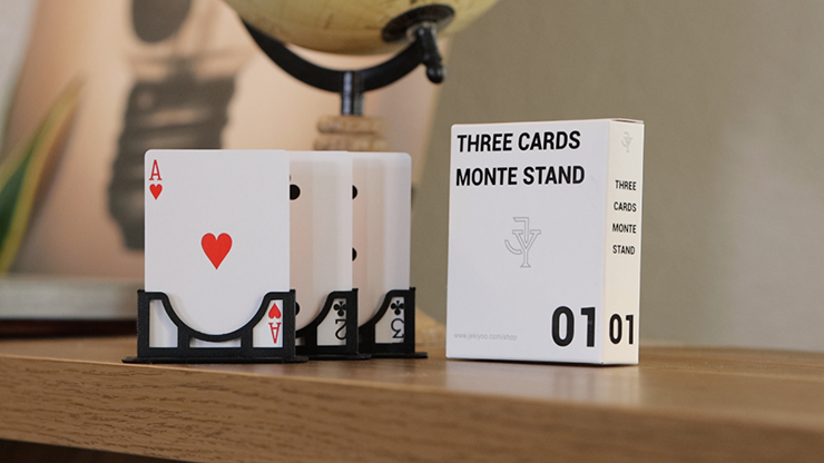 Three Cards Monte Stand RED by Jeki Yoo JEKI YOO bei Deinparadies.ch
